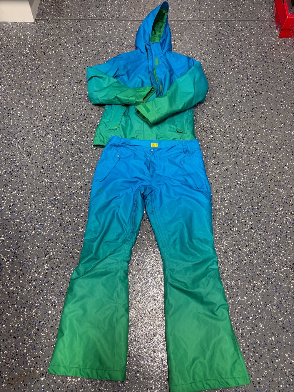 Women’s Gradient Blue-Green Snow Jacket and Pants